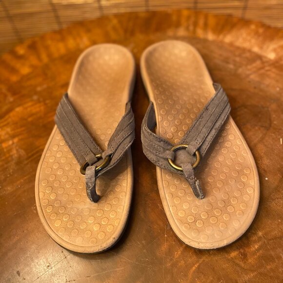 Vionic Brown Sandals Size 7.5 Still got life in them - Picture 2 of 4